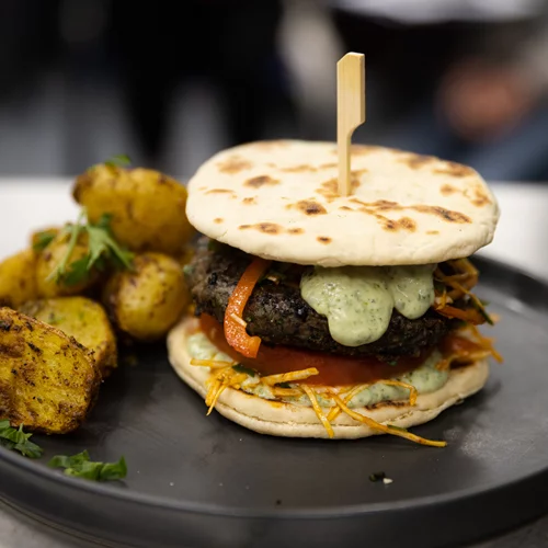 "Athens vegan burgers": Για burger ολοταχώς στο κέντρο της Αθήνας με vegan διαβατήριο