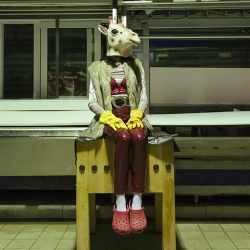 Πολύ μακριά