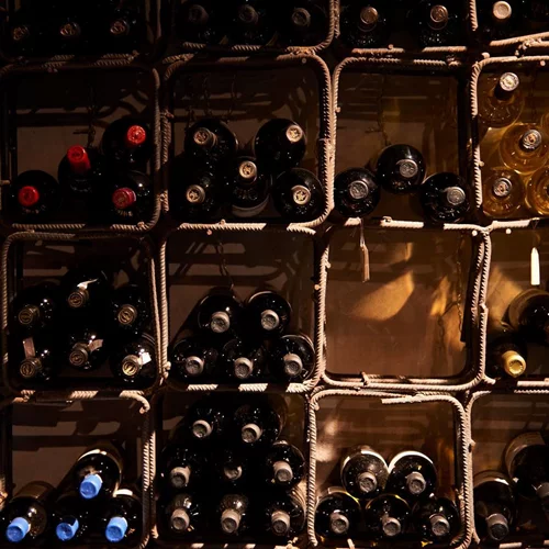 Πού θα πιούμε δέκα σπάνιες ποικιλίες κρασιού στην Αθήνα;