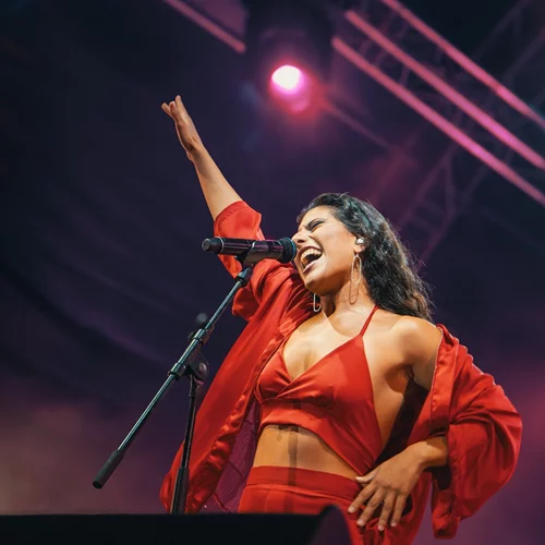 Μαρίνα Σπανού: Νεανικός χαμός, αλλά λίγα πράγματα, στη sold out Τεχνόπολη