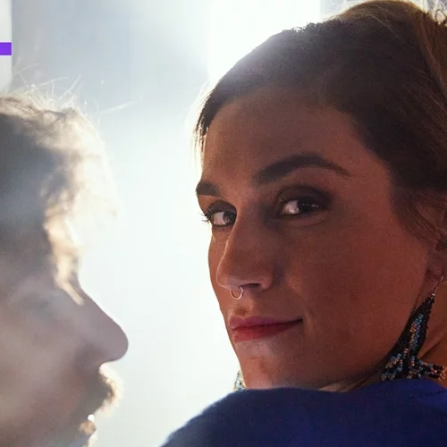 "Στα 4": Η νέα επιδραστική κωμική σειρά διαθέσιμη στον ANT1+