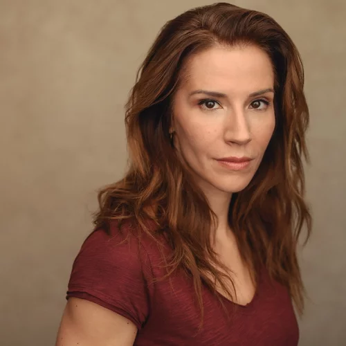 Βασιλική Βλάχου: Ποια είναι η πρωταγωνίστρια και σεναριογράφος του ερωτικού θρίλερ "Το Κάλεσμα του Σπουργιτιού";