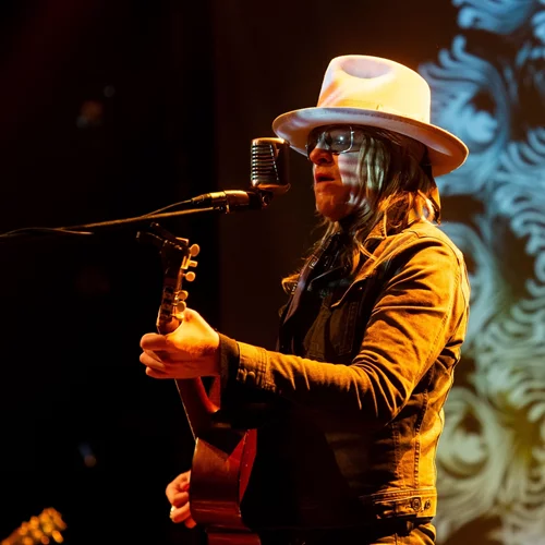 Ο David Eugene Edwards στο "Gagarin": Σκοτάδι, μυσταγωγία και υπαρξιακή περιπλάνηση