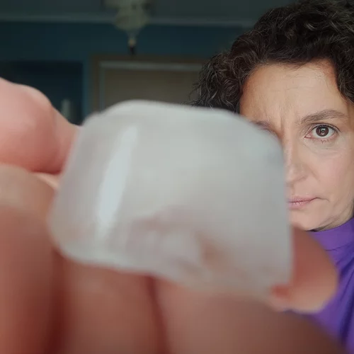 Αθηνά Μπερδέκα: "Το θέατρο διδάσκει στα παιδιά ότι όλοι περιέχουμε όλους"