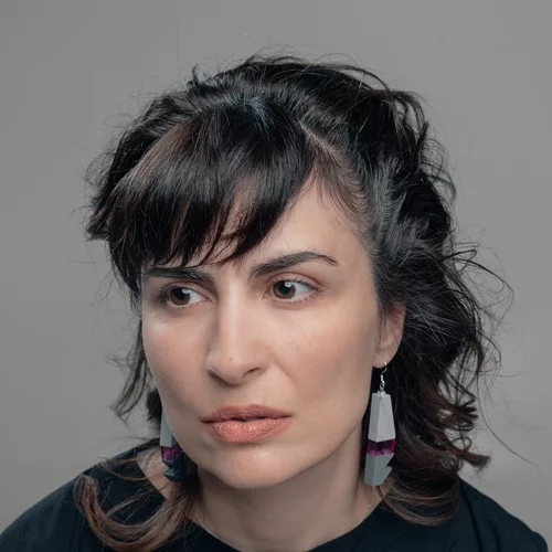 Μάρθα Μπουζιούρη: "Η Pietà είναι μια παράσταση που ψηλαφεί το προσωπικό και συλλογικό τραύμα της γυναικοκτονίας"