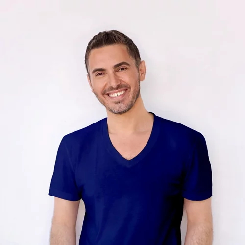 To Θέατρο Βράχων είναι η πρώτη στάση της καλοκαιρινής περιοδείας του Μιχάλη Χατζηγιάννη