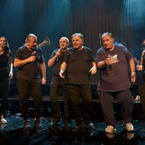 Οι "Άγαμοι Θύται" ξαναχτυπούν με ένα "Best ωχ" στο Anodos Live Stage