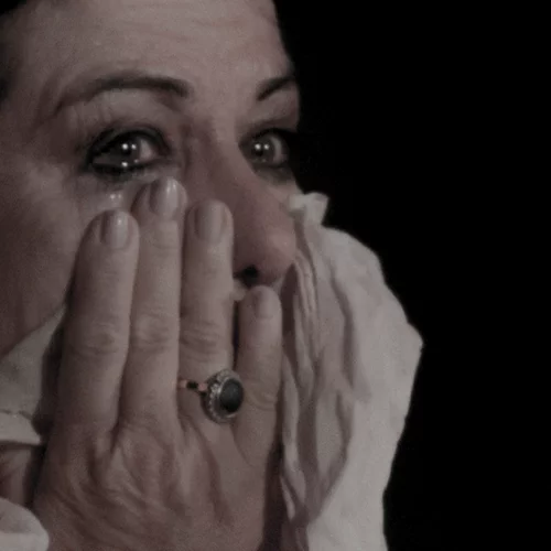 Η συγκλονιστική Αγγέλα Παπάζογλου της Άννας Βαγενά επιστρέφει