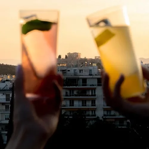 1818: Ένα (περίπου καναδικό) μπαρ κρύβεται σε μια ταράτσα του κέντρου