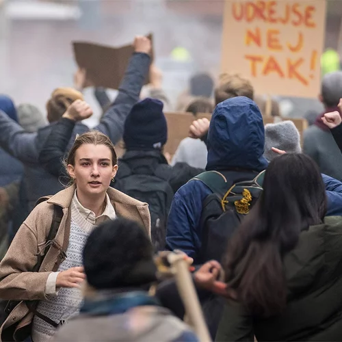 Ταινίες και σειρές που θα μας κρατήσουν συντροφιά τον Μάιο στο Cinobo