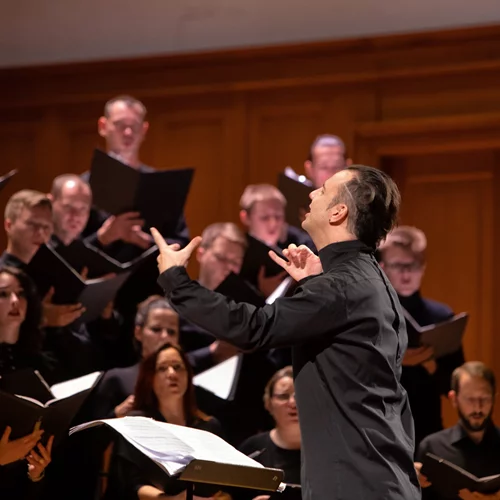 Ο Θεόδωρος Κουρεντζής γιορτάζει τα γενέθλιά του στο Μέγαρο με τη MusicAeterna