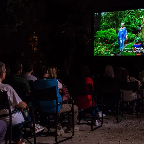 "Greekies": Ο Μενέλαος Καραμαγγιώλης στήνει μια ολοήμερη γιορτή στην Ελευσίνα