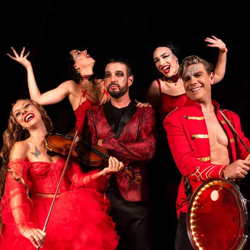 Η ομάδα Nefelopetra επιστρέφει με την παράσταση "Maskaráta"