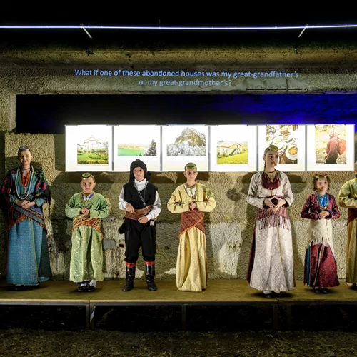 "Ε_ΦΥΓΑ": Η τριλογία που μιλά για την προσφυγιά γίνεται πολυμεσική εγκατάσταση