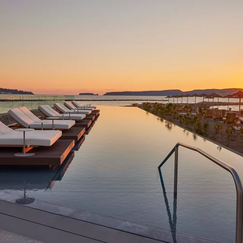 Το "W Costa Navarino" κλείνει 1 χρόνο και το γιορτάζει