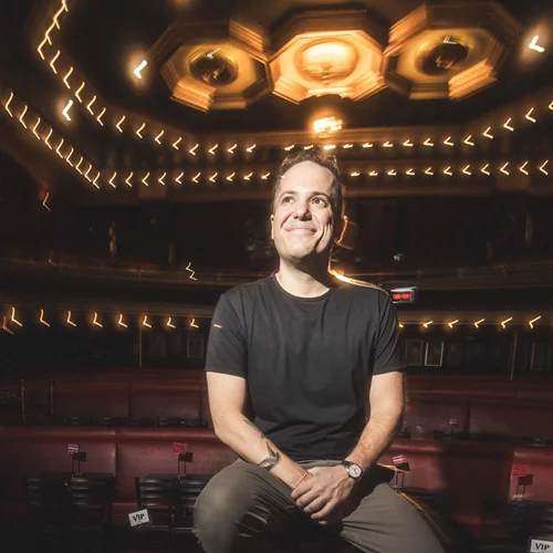 Ο stand up comedian Jeff Arcuri για πρώτη φορά στην Αθήνα