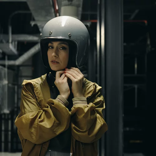 "The Fall of the House of Commons": Αλέκος Λούντζης, Ορέστης Παπαϊωάννου και Αλέξανδρος Ευκλείδης μας ανοίγουν την πόρτα για το διαμέρισμα του κοντινού μέλλοντος όπου εκτυλίσσεται η μυστήρια όπερα