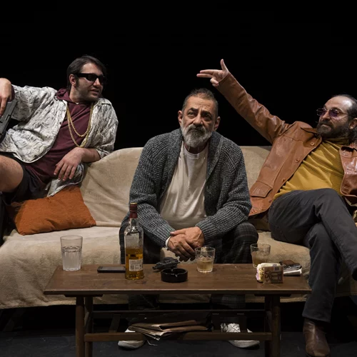 "Τάο": Παρατείνεται η μαύρη κωμωδία του Γιώργου Καφετζόπουλου