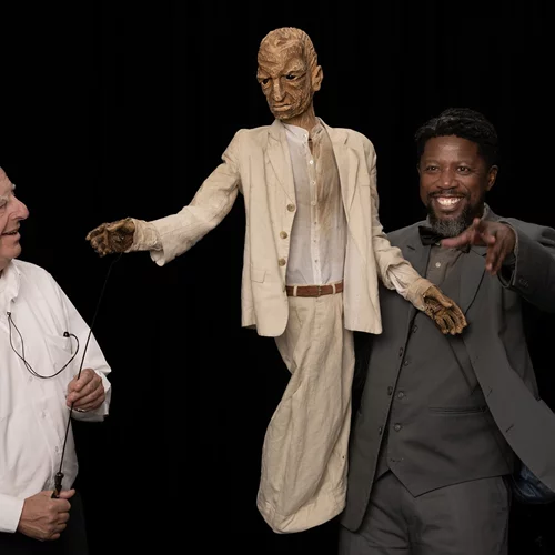 Φεστιβάλ Αθηνών: το αποκαλυπτικό ταξίδι του "Φάουστ στην Αφρική" μας υπενθύμισε τι (μπορεί να) σημαίνει πολιτικό θέατρο