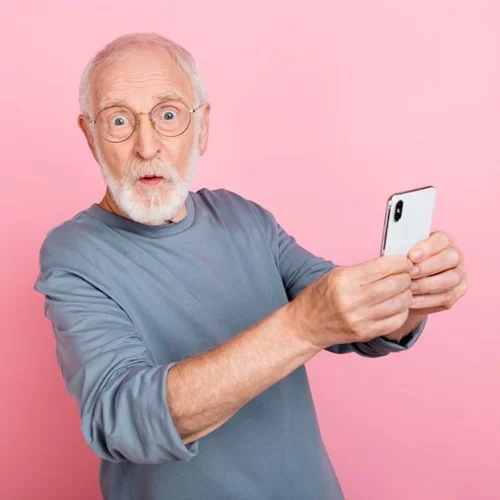 "Fakeless: Bring your Grandpa": Πώς βελτιώνουμε τη συνειδητή χρήση των ειδήσεων, εικόνων και πληροφοριών