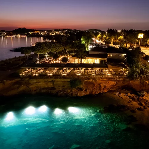 "Labros Restaurant": Φρέσκο ψάρι και θαλασσινά στην Αθηναϊκή Ριβιέρα