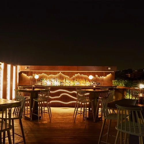 "Bar8": Στο κρυφό χαρτί της Μεγάλης Βρεταννίας με καλοκαιρινά vibes και ασιατικά bites