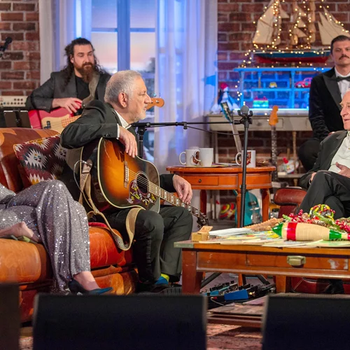 Το "Μουσικό Κουτί" αποχαιρετά το 2022: Μια βραδιά με τον Γιώργο Χατζηνάσιο