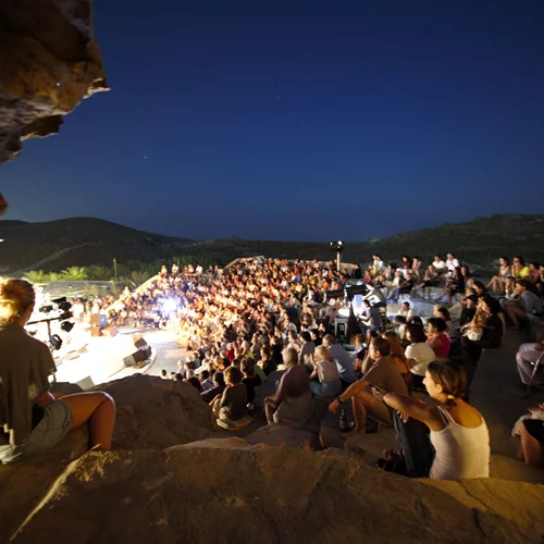 Κυκλάδες: Ένα πολυφωνικό καλοκαιρινό φεστιβάλ σε περιμένει στο Πάρκο Πάρου