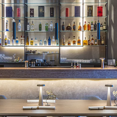 Η πολύ κομψή κουζίνα του Πέτρου Δήμα στο "Makris Athens"