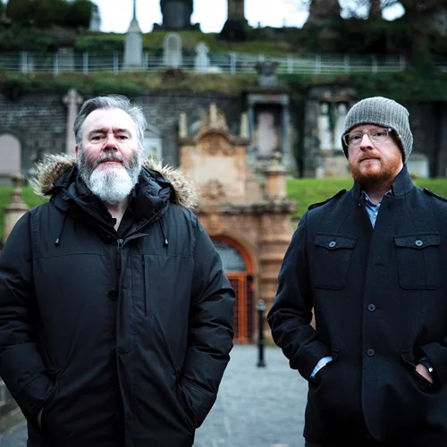 Arab Strap: "Τα νέα μας τραγούδια παραμένουν σκοτεινά, αλλά τουλάχιστον μπορείς να τα χορέψεις"