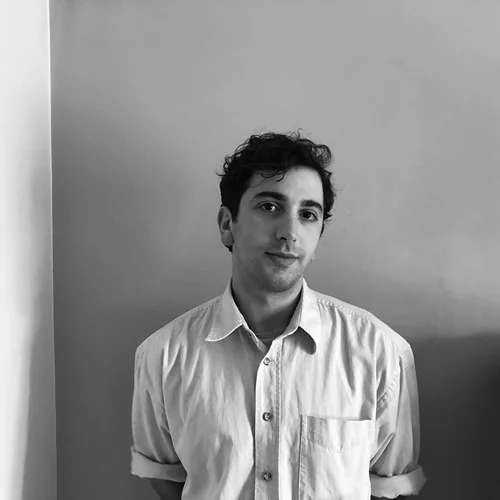 Μάριο Μπανούσι: "Το "Taverna Miresia" αποτελείται από χώμα, μνήμη και ωραίους συνεργάτες"