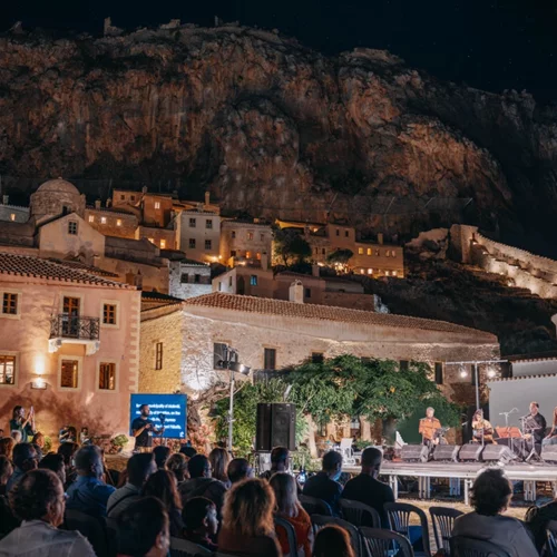 Ένα ταξίδι στο χρόνο στη Μονεμβασιά μέσα από τον Μαλβάζια οίνο