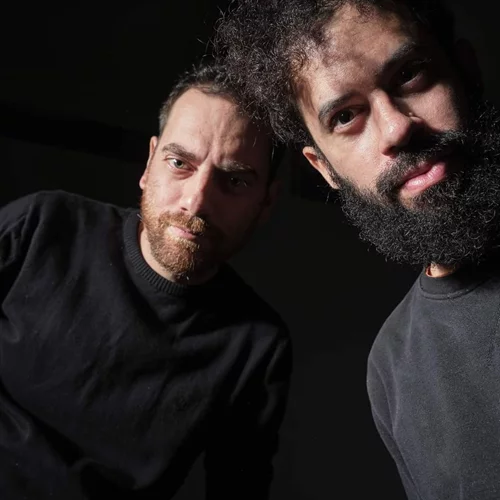 "Δύο που λένε αστεία": Αλέξανδρος Πασπαρδάνης και Οδυσσέας Ντενίζ Ουρέμ σε μια double bill παράσταση