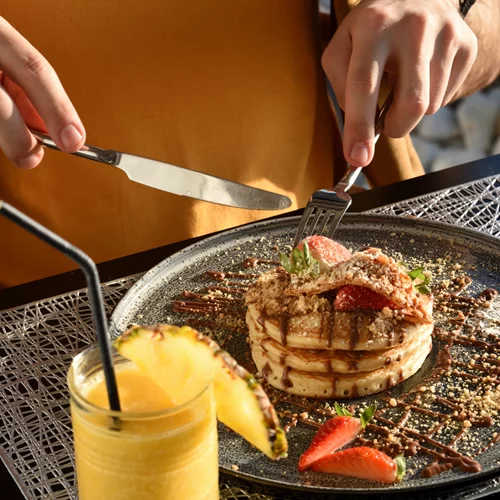 Στο "Poseidon Athens Hotel" για brunch με θέα στον Σαρωνικό