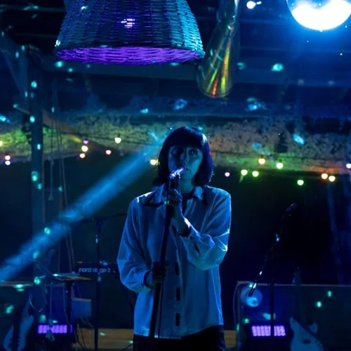 Η Σtella μάς μυεί στην old school pop μουσική στο Onassis Channel