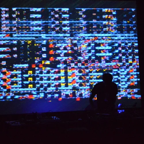 Μία συνάντηση για το θέατρο, μία παράσταση χορού και ένα φεστιβάλ ηλεκτρονικής μουσικής συγκατοικούν στο Θέατρο Κνωσσός