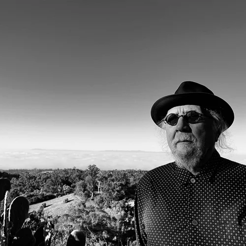 Charles Lloyd: O 86χρονος θρύλος της τζαζ στο Ηρώδειο