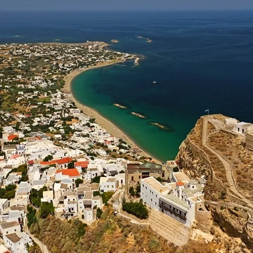 Στη Σκύρο, το outsider των Σποράδων, για το τριήμερο του Αγίου Πνεύματος