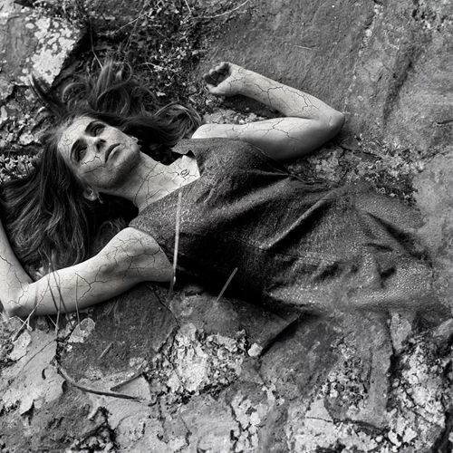 "Macbeth": Η Σοφία Χιλλ συνσκηνοθετεί και ερμηνεύει Σαίξπηρ σε μια πρωτότυπη περφόρμανς