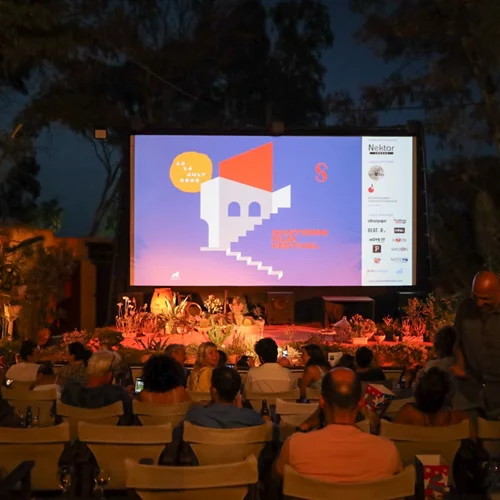 Παιχνίδια και σινεμά "συναντιούνται" σε ένα ξεχωριστό εργαστήριο στη Σαντορίνη