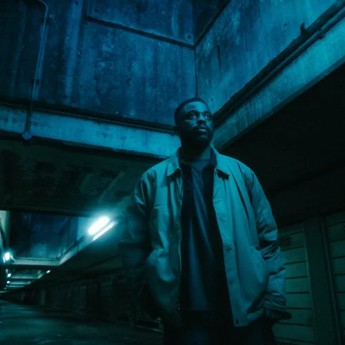 Ο Alfa Mist αφήνει τις τζαζ σκηνές του Λονδίνου για ένα ατμοσφαιρικό live στην Αθήνα