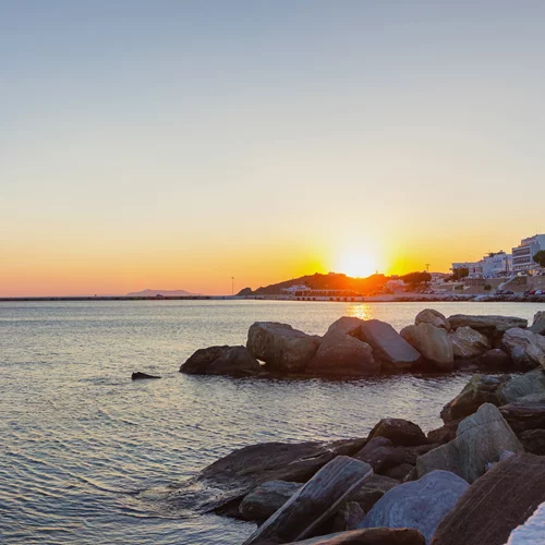 Ποια νησιά των Κυκλάδων σημείωσαν τις μεγαλύτερες αυξήσεις στα έσοδα των καταλυμάτων το 2023;