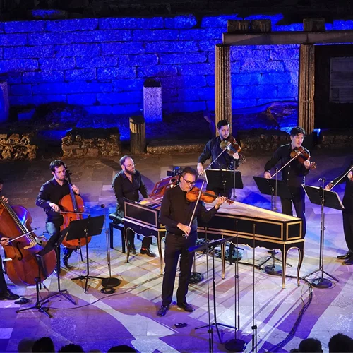 Το Μέγαρο Μουσικής Αθηνών με τον Λεωνίδα Καβάκο και το Apollωn Ensemble μας έδωσε μια γεύση από το πώς η αρχαία Μεσσήνη μπορεί να εμπνεύσει αξέχαστα πολιτιστικά δρώμενα