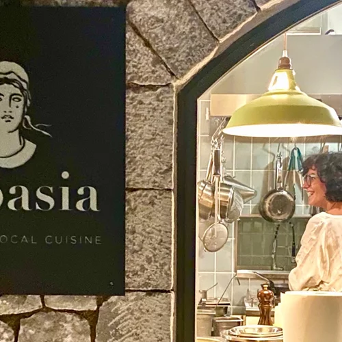 Στην "Aspasia" η Σταυριανή Ζερβακάκου μαγειρεύει τη γη και τη θάλασσα της Μάνης