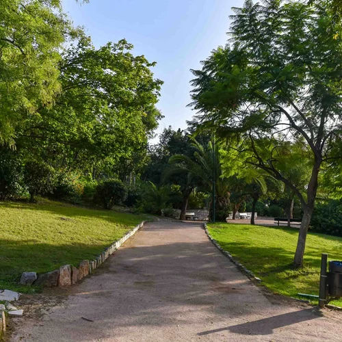 Διπλή αισθητική και λειτουργική παρέμβαση στη γειτονιά του Μετς