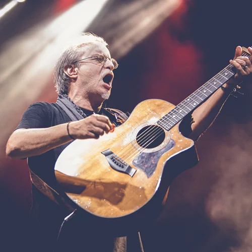 Ο Μίλτος Πασχαλίδης επιστρέφει στο Σταυρό του Νότου και γιορτάζει 30 χρόνια δισκογραφίας