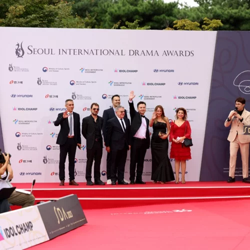 Το "Κάνε ότι κοιμάσαι" παρέλαβε το Βραβείο Καλύτερης Τηλεοπτικής Σειράς στη Σεούλ
