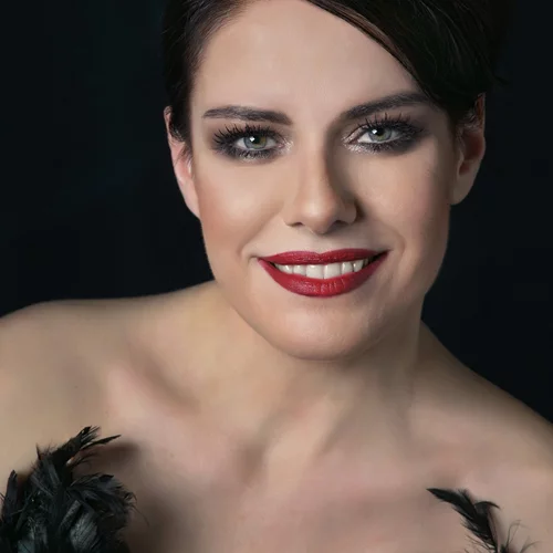 Βασιλική Καραγιάννη: "Δύσκολα θα εγκατέλειπα τη ζωή στην Ελλάδα"