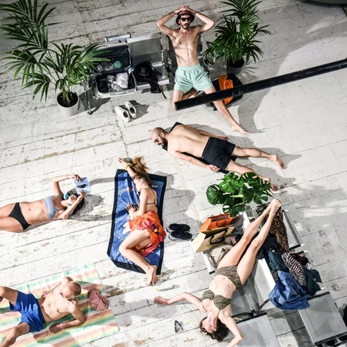 "The weather in Europe": Ο Γιώργος Βαλαής γράφει μια υπαρξιακή κωμωδία για το μέλλον