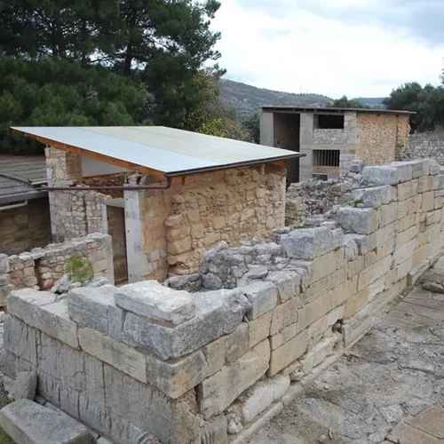 ΥΠΠΟ: Επεμβάσεις στερέωσης στο "Μικρό Ανάκτορο" της Κνωσού